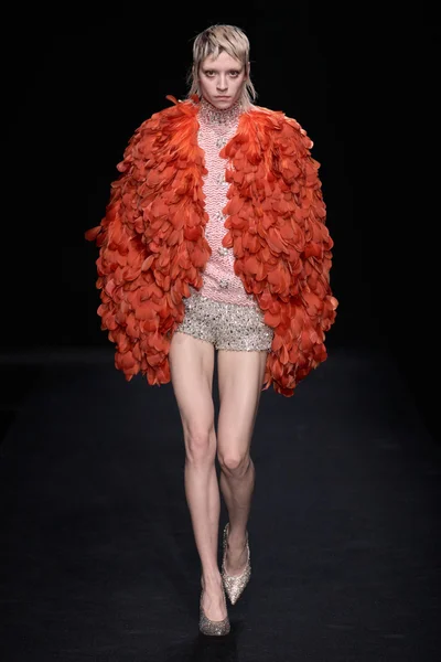 Look 14
